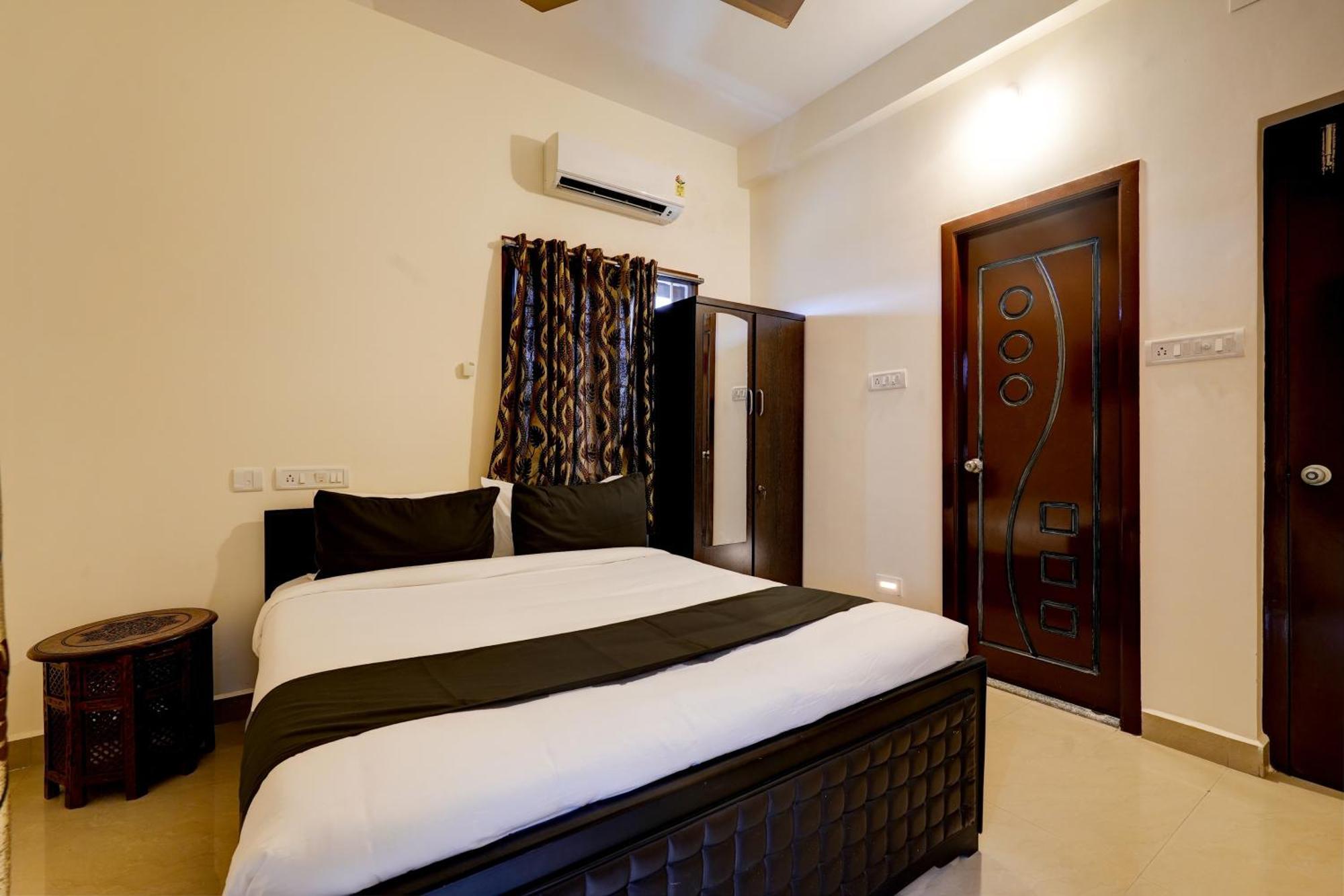 Collection O Ecr Hotel